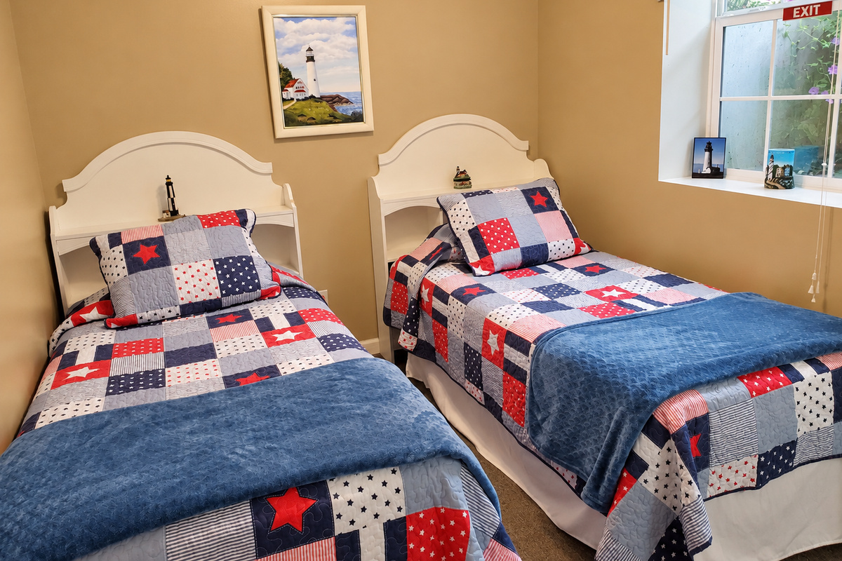 Twin bedroom