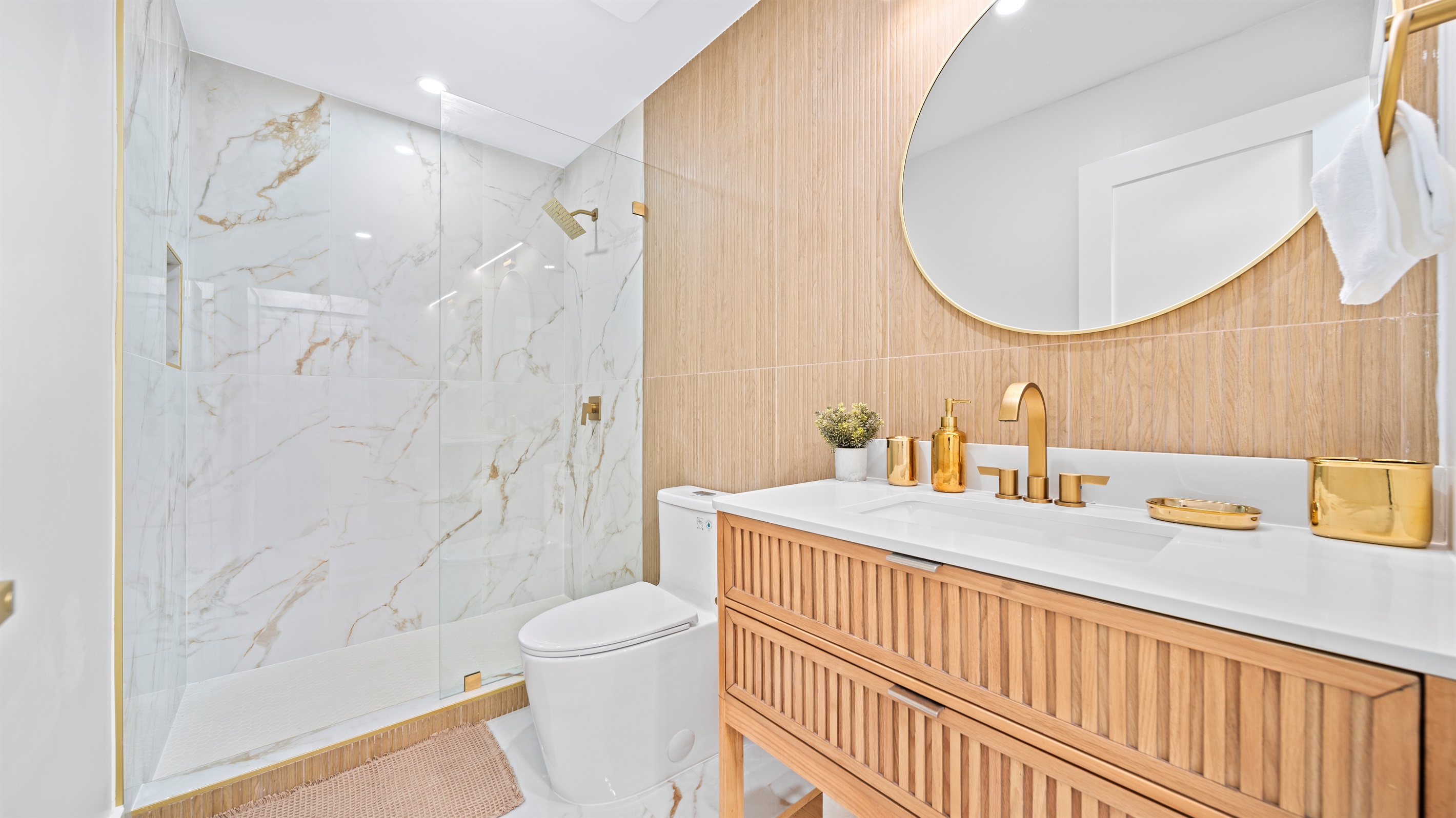 Master Bedroom Bathroom 1