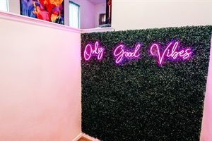Surrounded by positivity! Let the green backdrop be a canvas for good vibes and uplifting words, creating a space that radiates positivity and tranquility. 🌿✨ #GoodVibesOnly #PositiveBackdrop