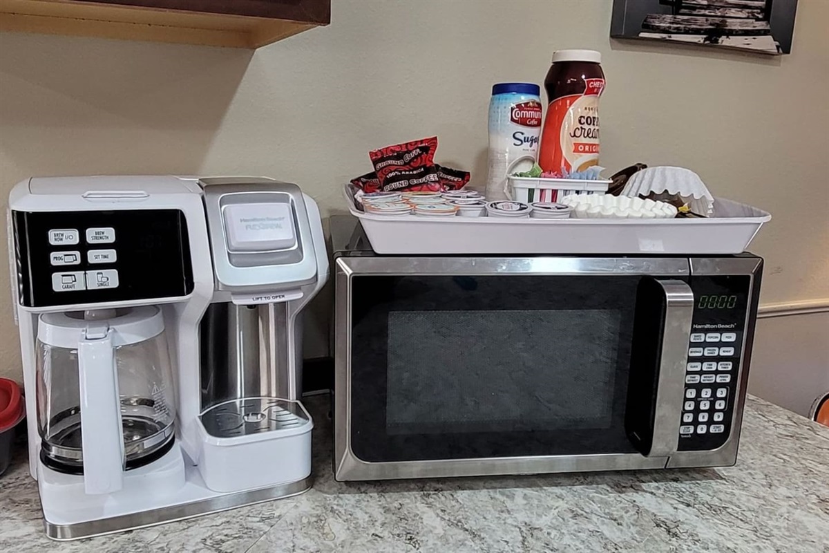 Coffee bar with dual maker and microwave