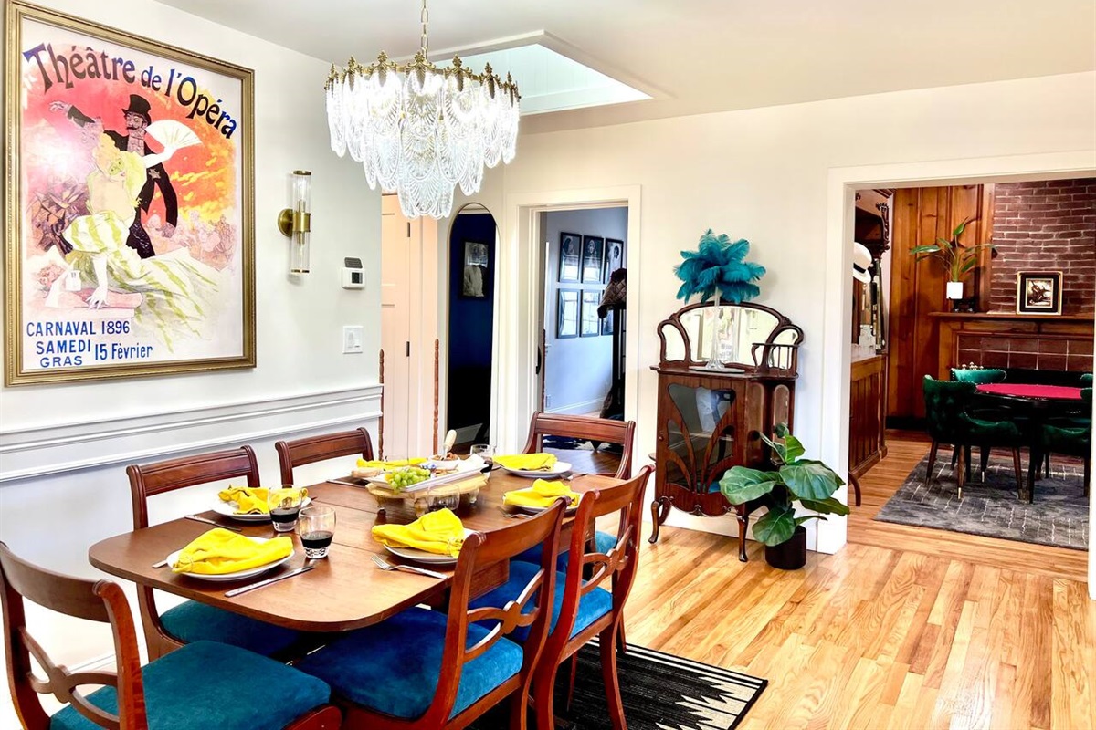 Carriage House Dining For 6