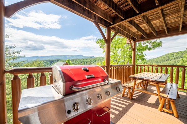 Lunch with a Smoky Mountain view or a legendary game of Uno. The main deck picnic table is ready for either.