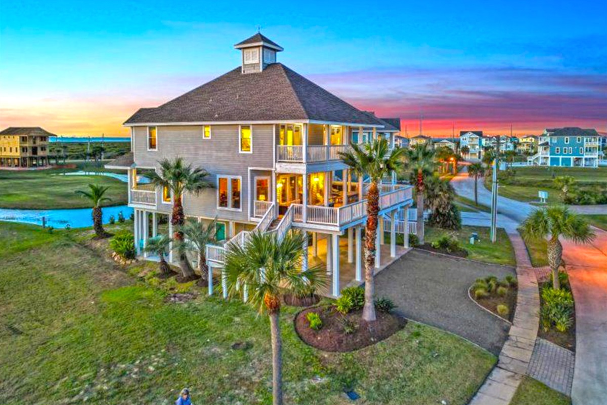 fba8dd51b88142aaa69ab7f5a904bb00 Large | Beachhouse | Texas | TX | Vacation Homes | Galveston | Crystal Beach | Kokomo | Breezy Days | Beachfront Elegance | Sunrise Serenity | Southern Sands Property Management, LLC