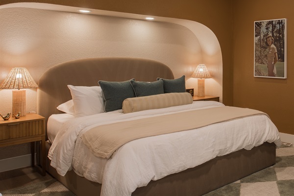 This King suite blends vintage golf clubhouse charm with modern wellness touches—prepare to sleep all night long with dark shutters and a sound machine. 