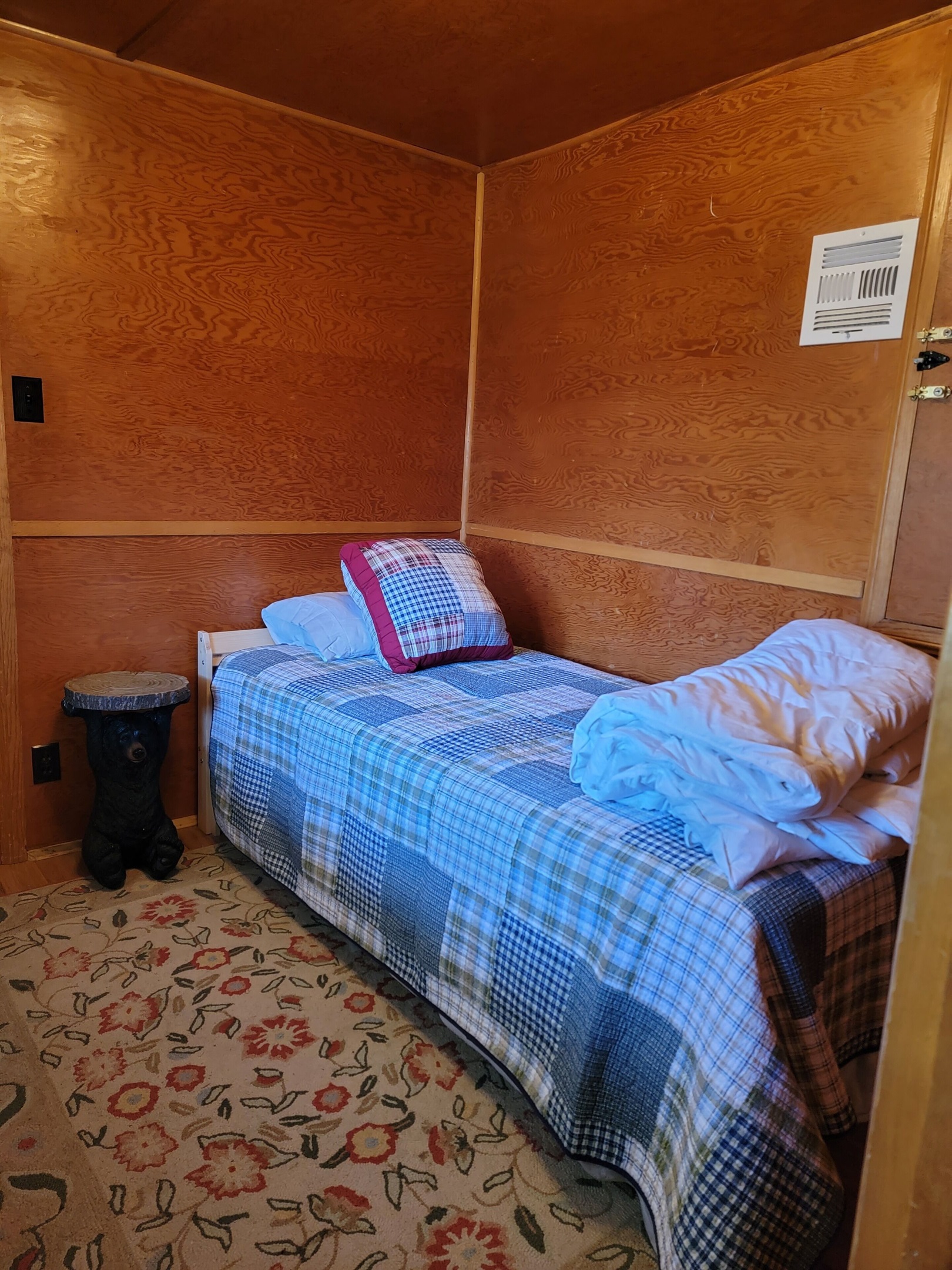 Downstairs suite twin room