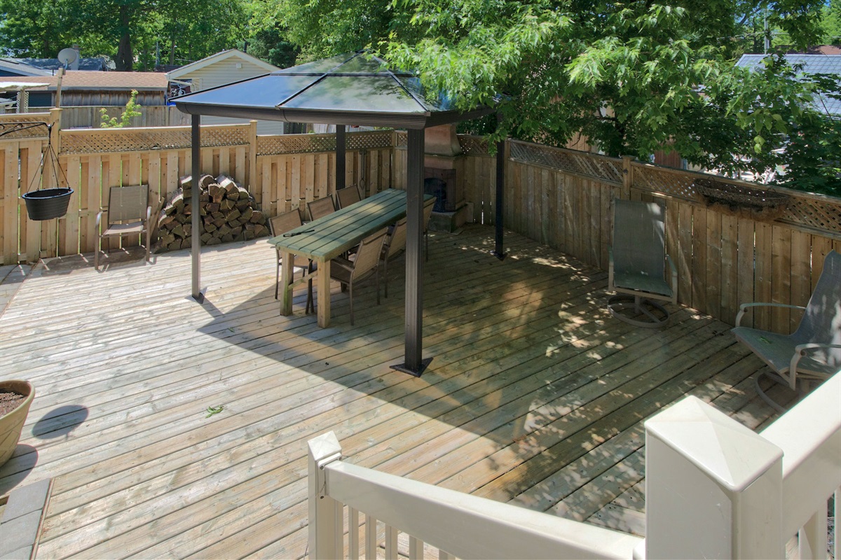 fbb1a9371ff94a729df4a836c75cdf96 Large