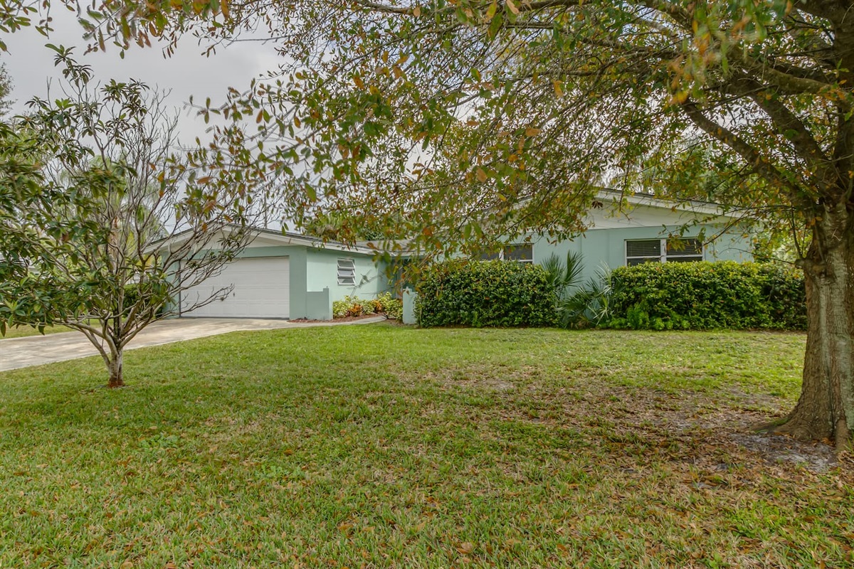 Florida Living - Welcome to Greenway Drive 32901