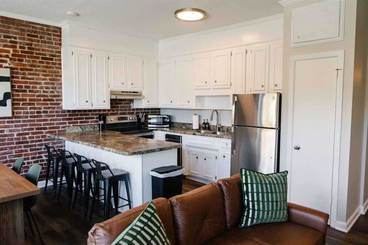 Fully Equipped Kichen with bar seating