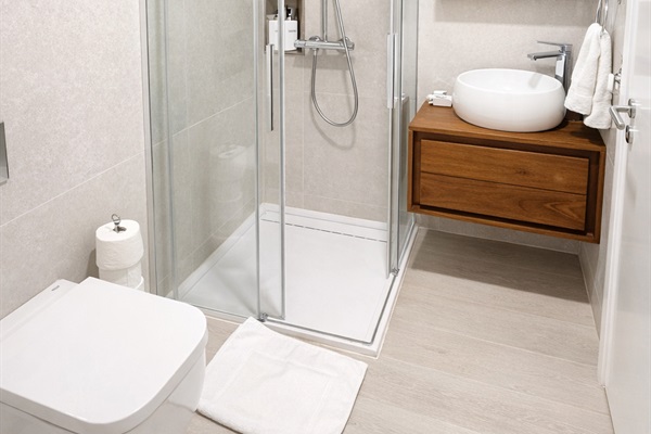 GUEST BEDROOM ENSUITE