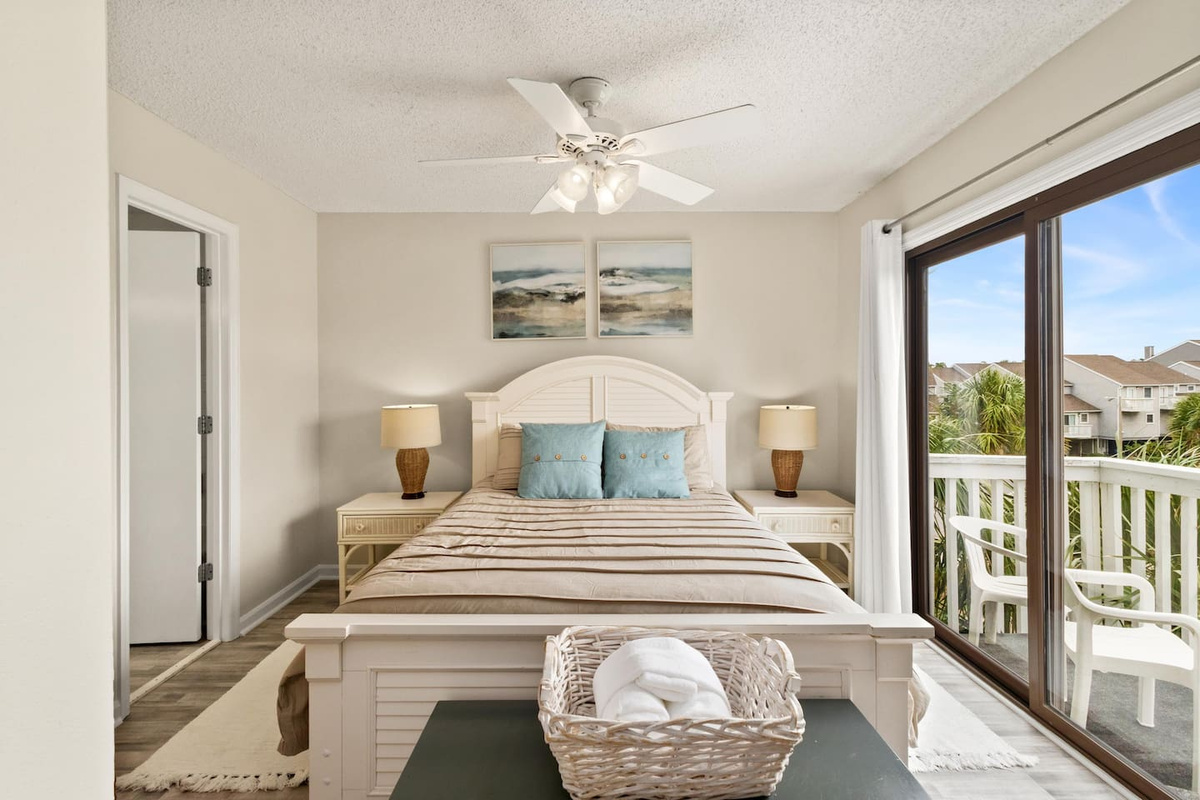 You'll sleep soundly in the queen guest suite &mdash; comfortable bedding, natural light, and the sound of the Gulf nearby.