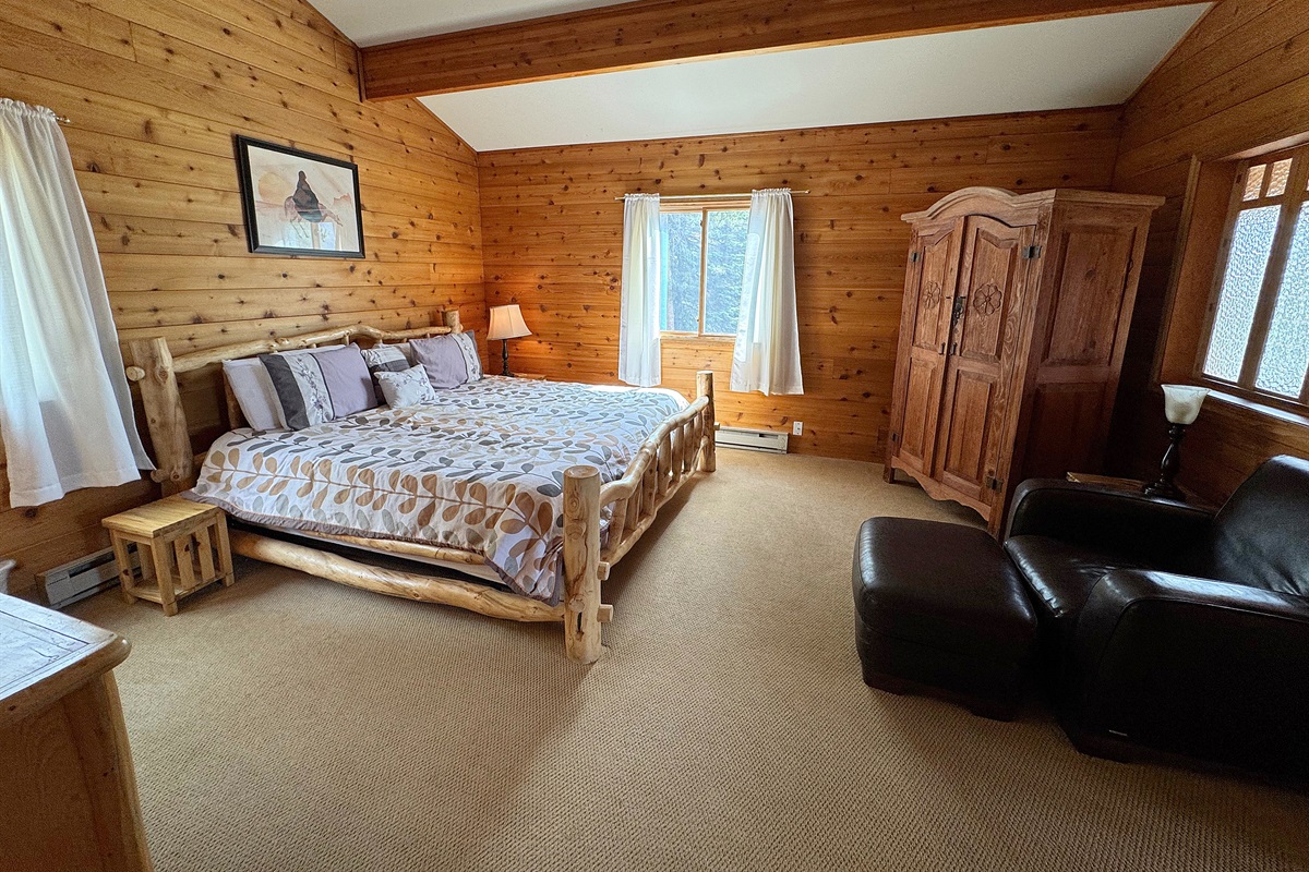 Primary/Master suite with King bed
