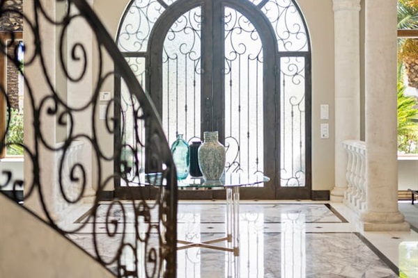 7BR+ Bonus Room Phoenician Mansion w/ Hot Tub&Pool-Heat Avail! — 7BR+Bonus Room Phoenician Estate • Heated Pool + Hot Tub, Phoenix, Arizona — photo 70
