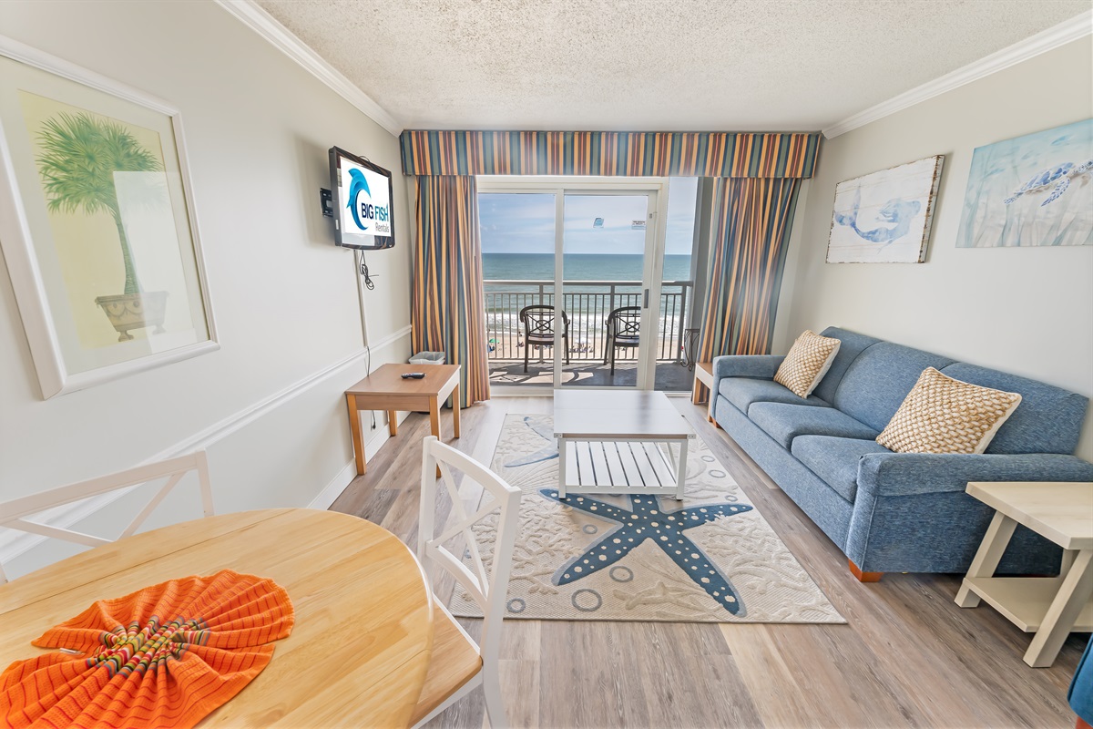 Amazing Living Room with Stunning Views🌊☀️