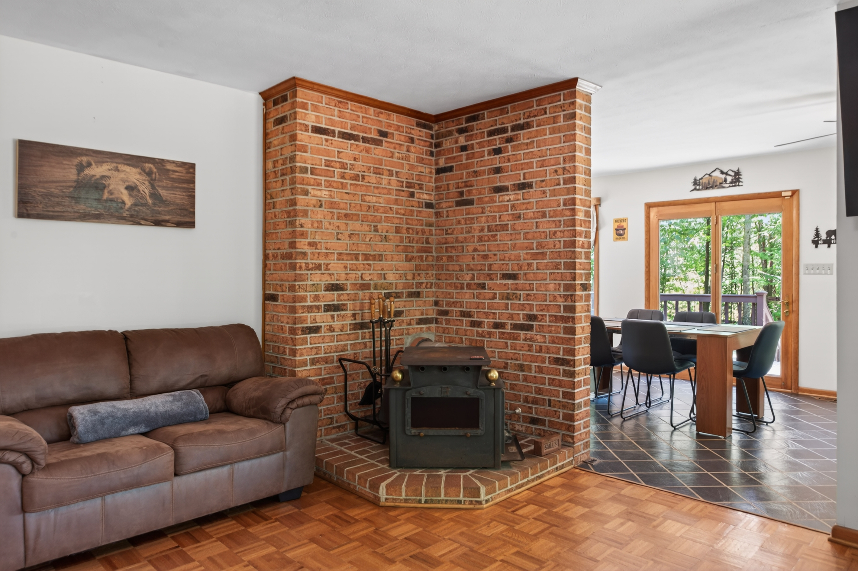 Living Room: Bright and inviting space with a rustic flair, perfect for memorable gatherings!