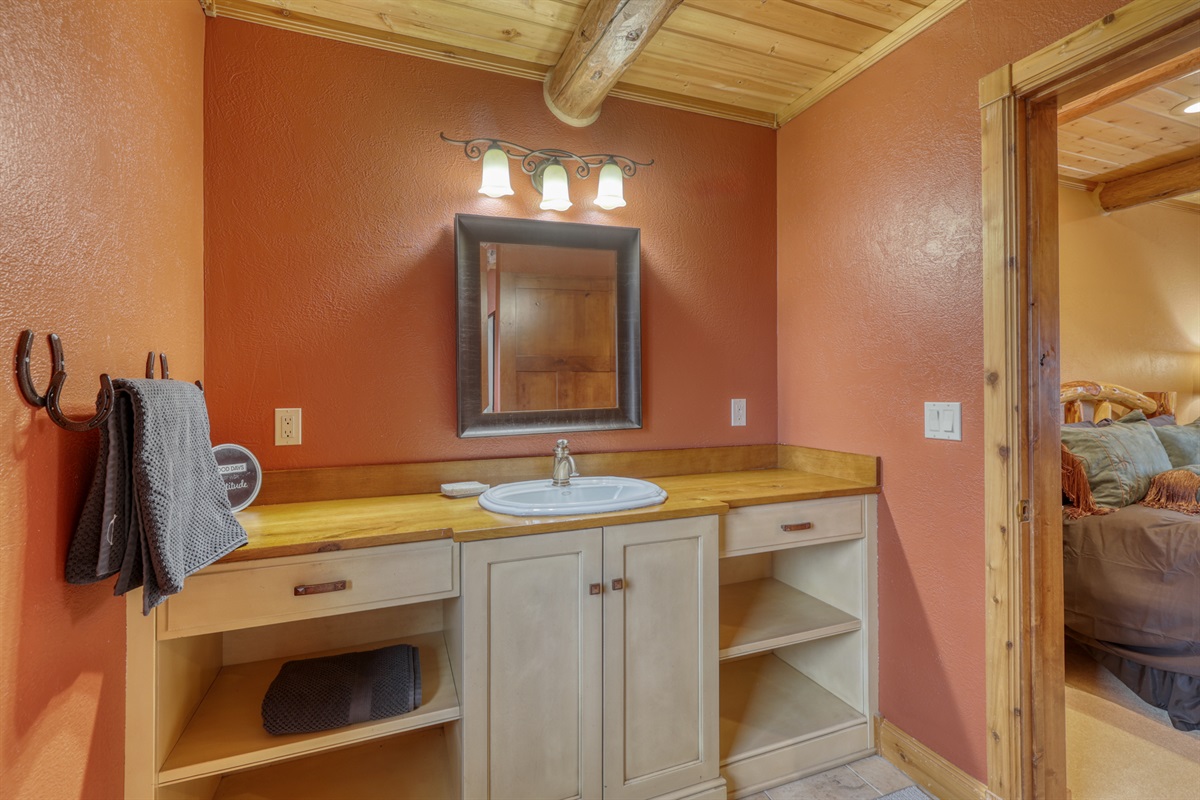 Queen Suite Bathroom