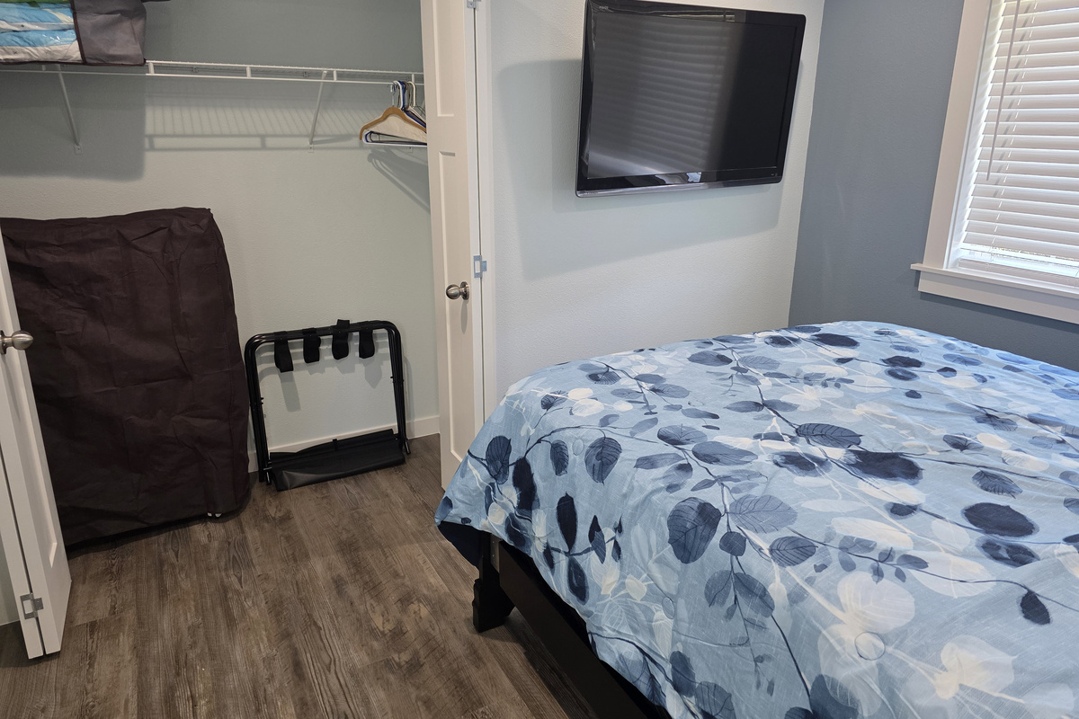 Middle Bedroom