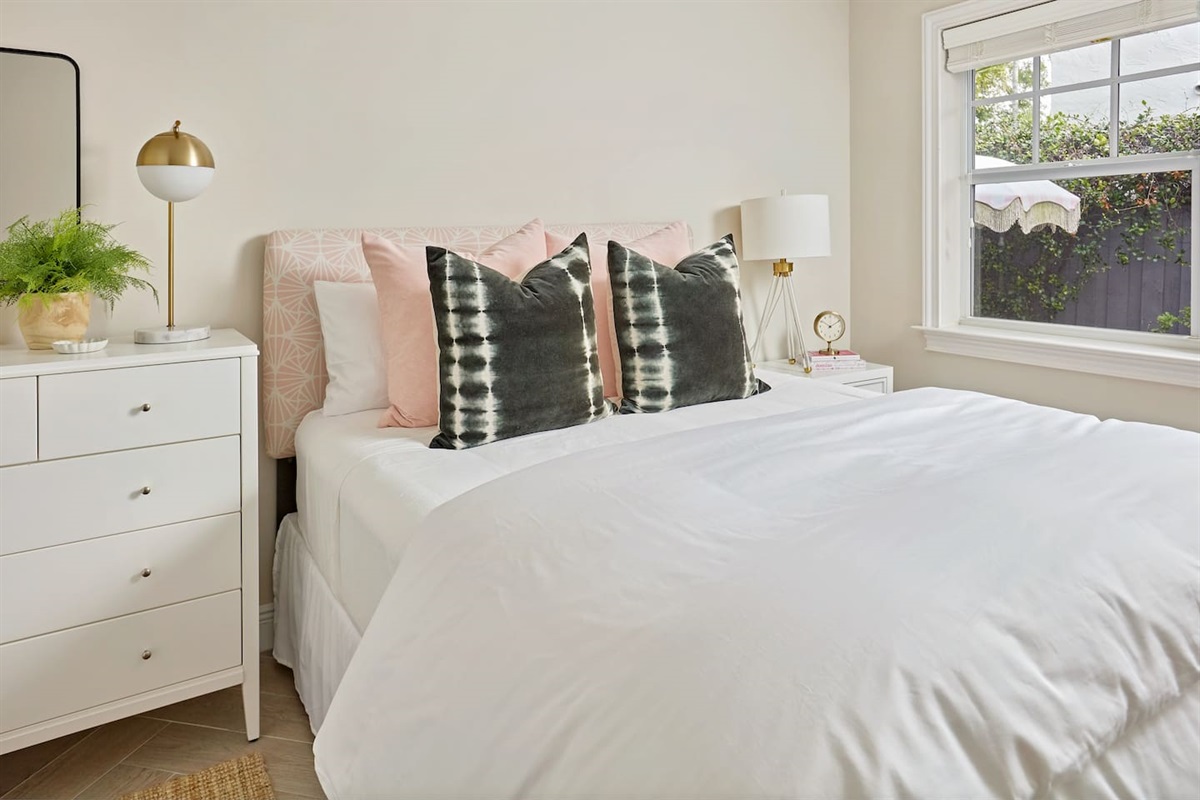 Cottage - King Suite with private bath