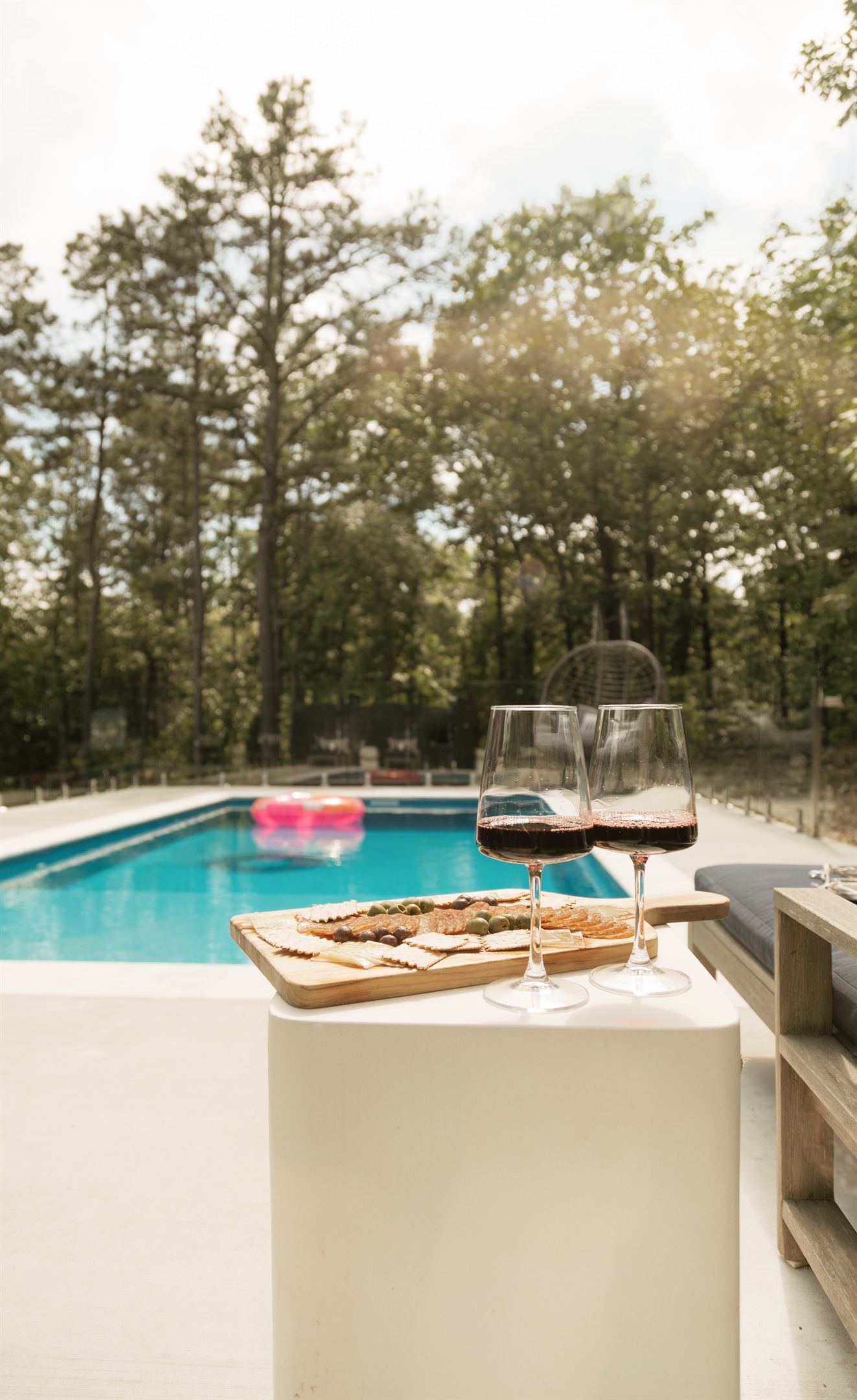 A dreamy outdoor oasis designed for unforgettable cabin escapes.