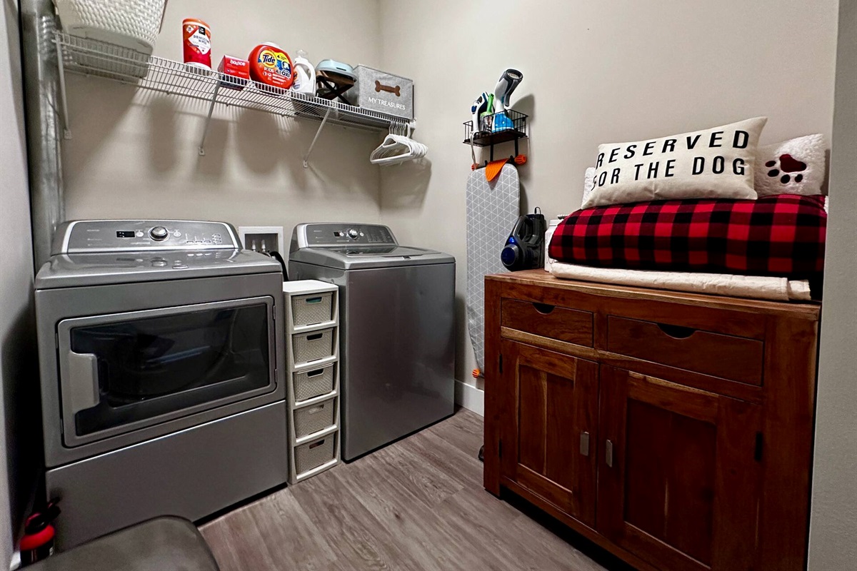 Floor 2: Laundry room + Pet essentials