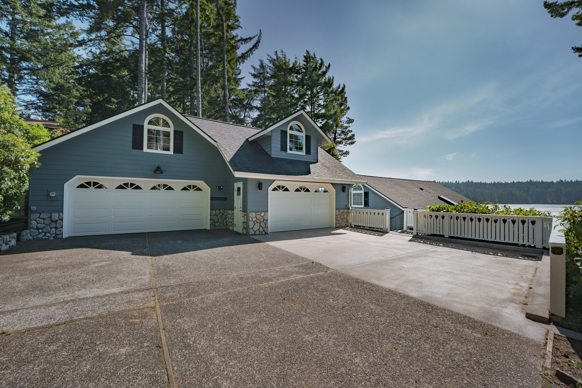 Arrive with ease—our spacious private driveway comfortably accommodates up to four vehicles, making group stays simple and convenient.