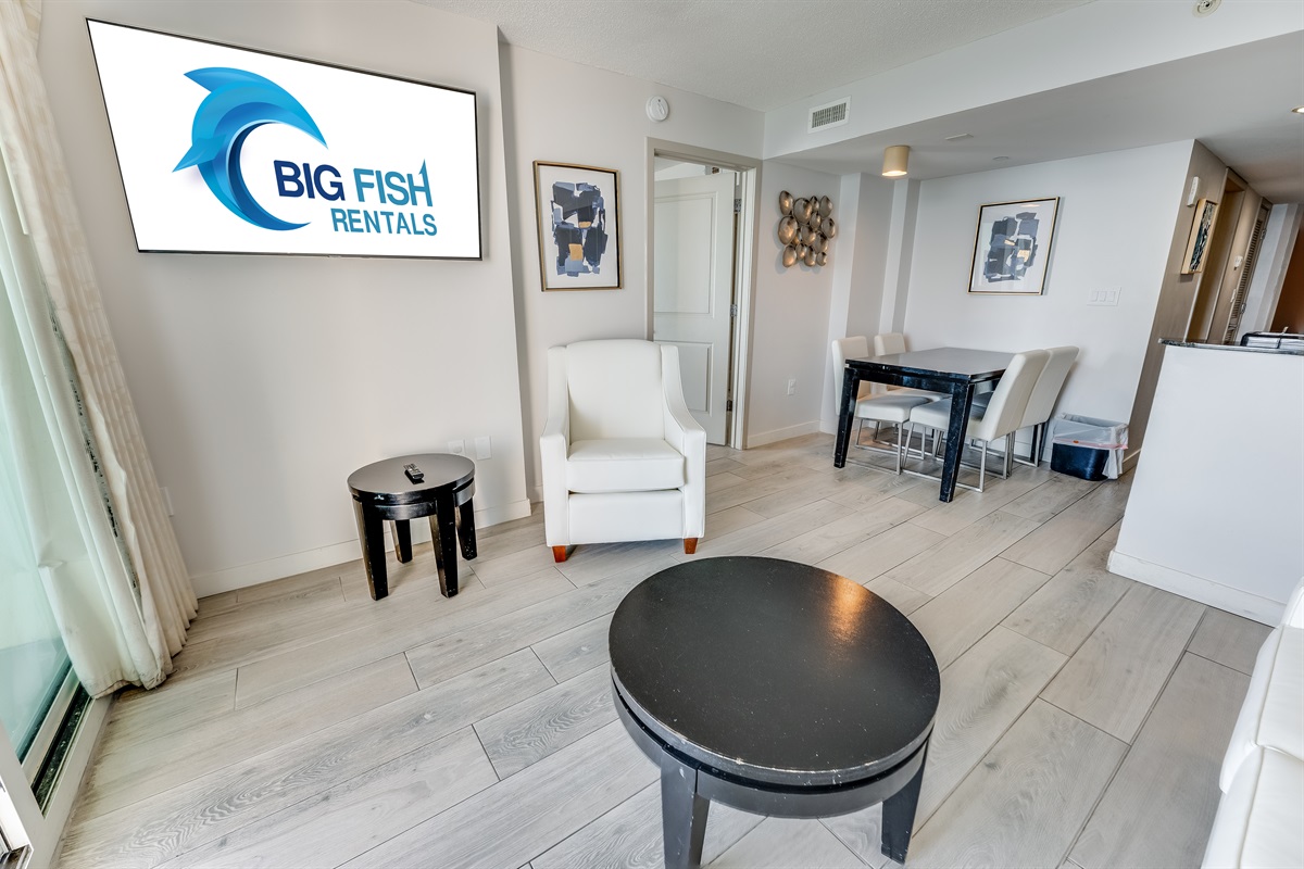 Living Room with Stunning Views🌊☀️