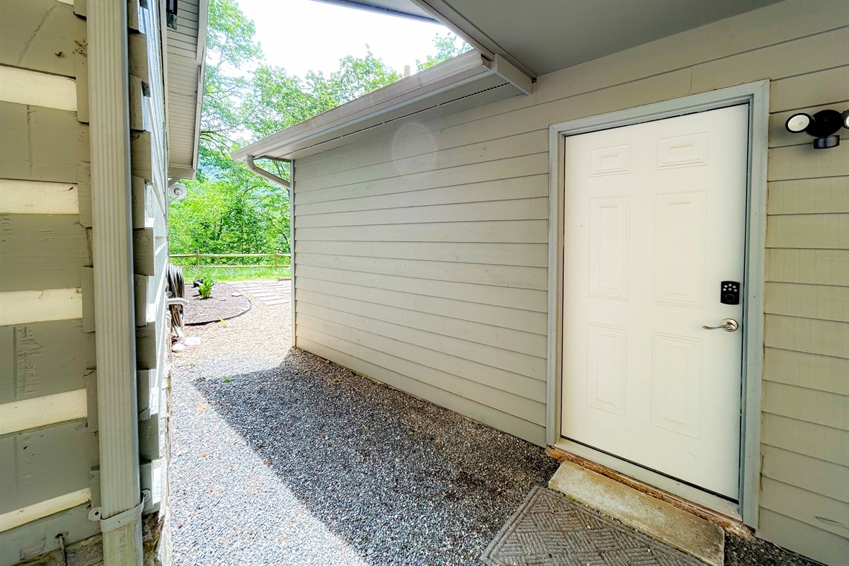 entrance to the separate guest apartment