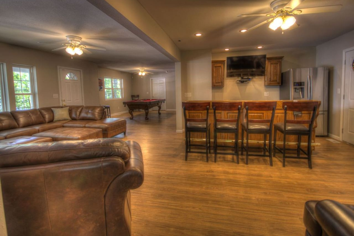 Time to relax and have fun. Lake views. Pool Table, Bar, TV and refrigerator.