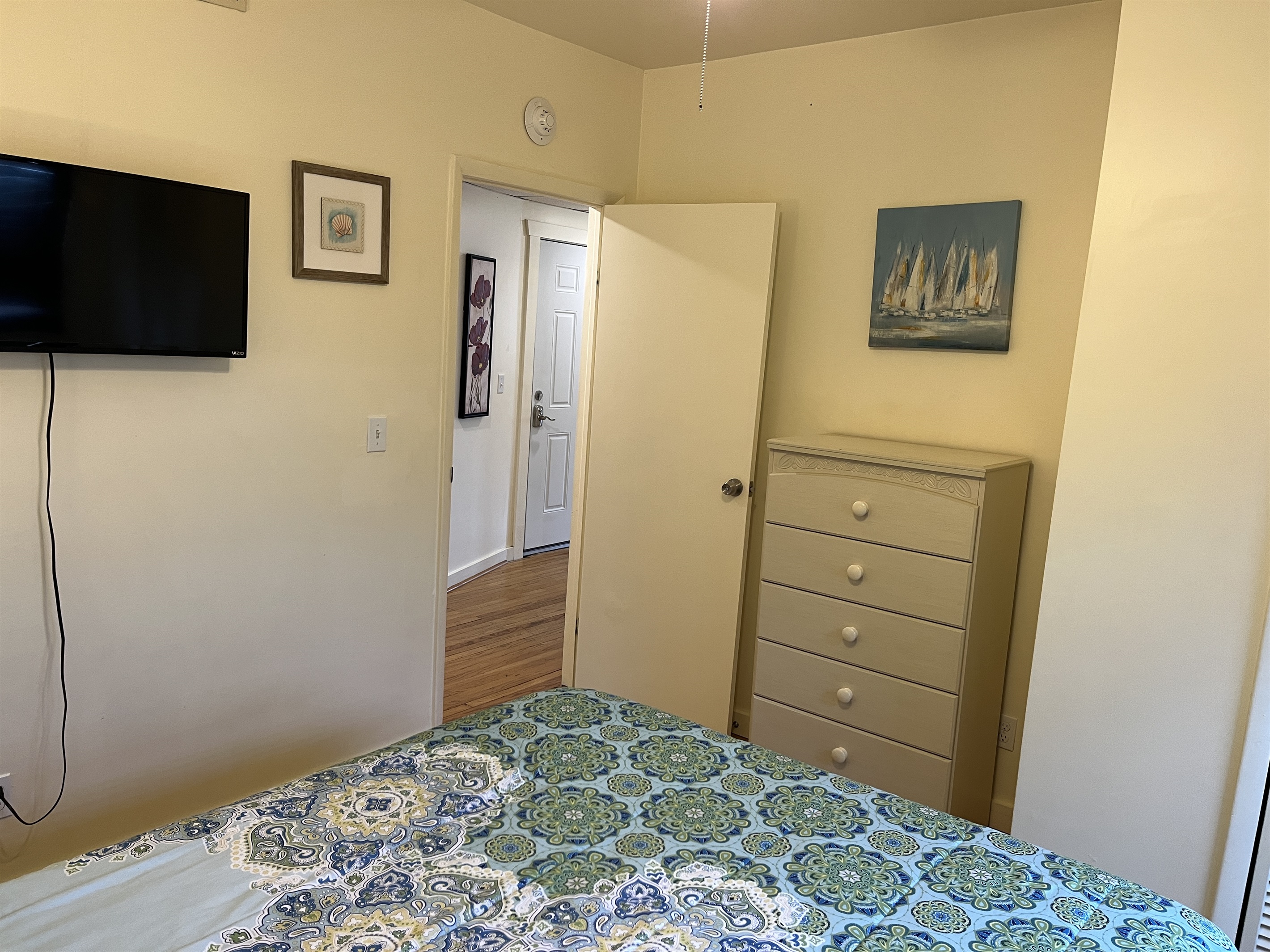 Queen bedroom 2