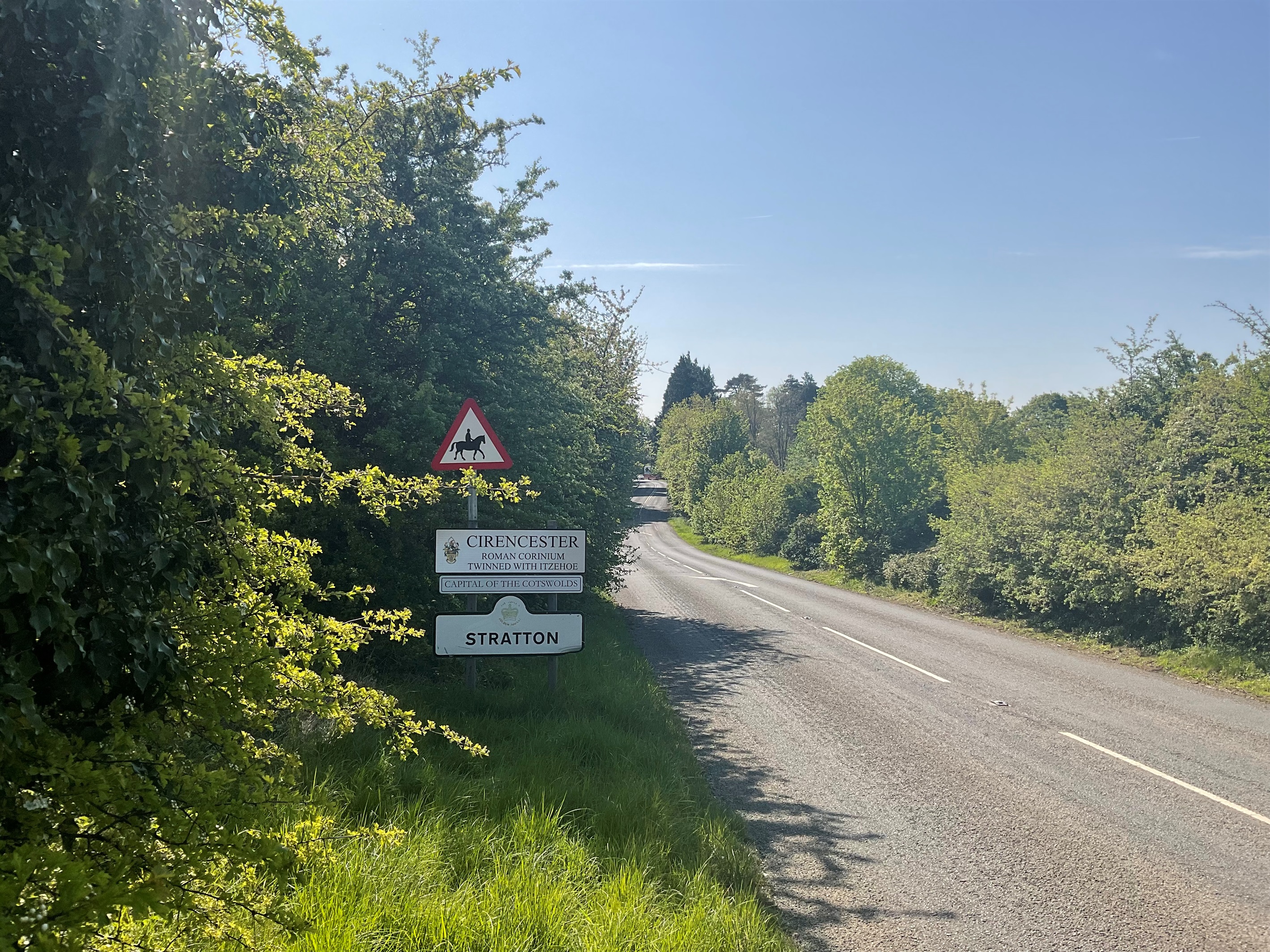 The approach in from the north - Stratton is easily accessible from the A417 link road running between Cheltenham & Swindon.