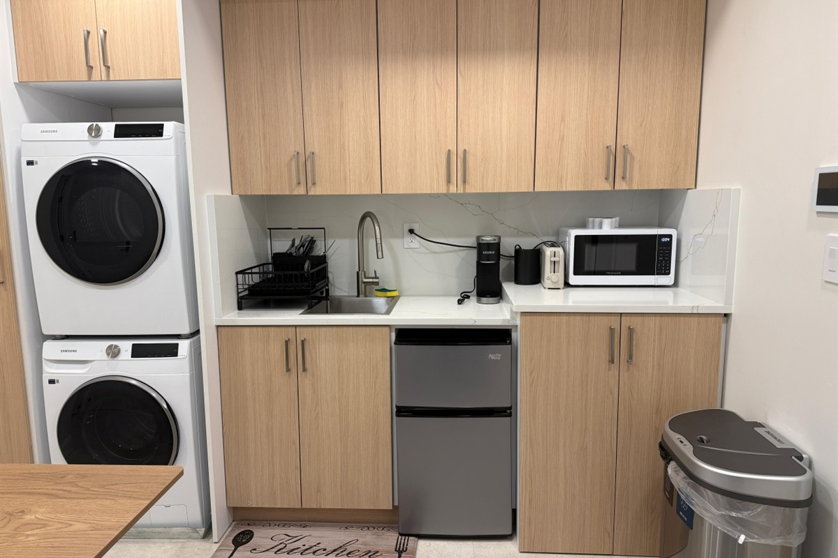 Kitchenette/Laundry Combo with small dining table for 4