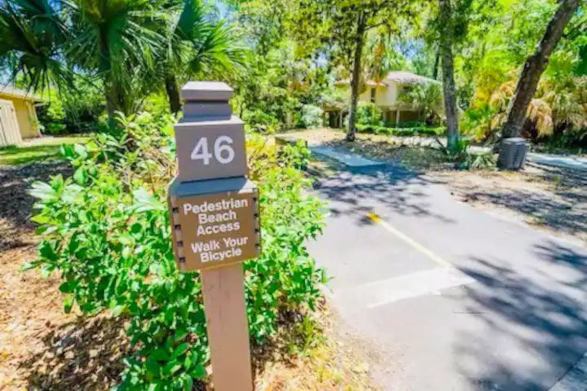 Night Heron villa marker