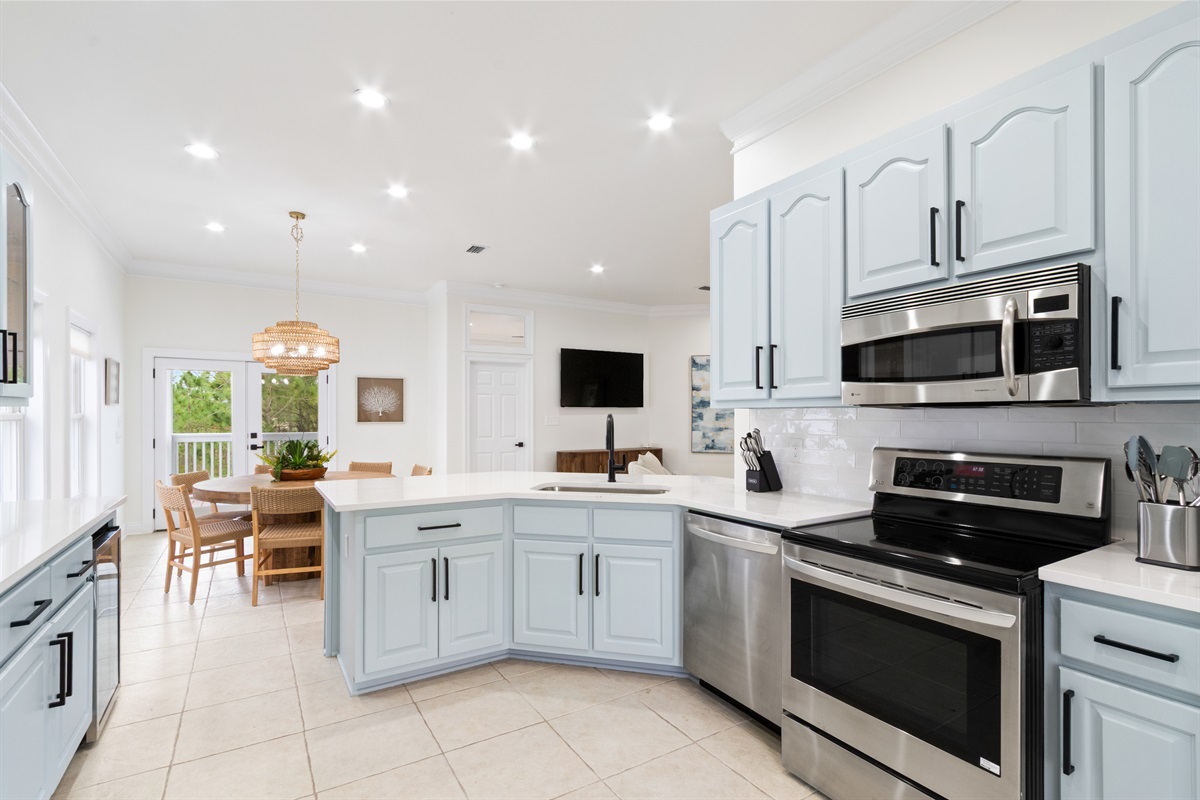 Spacious, fully stocked kitchen