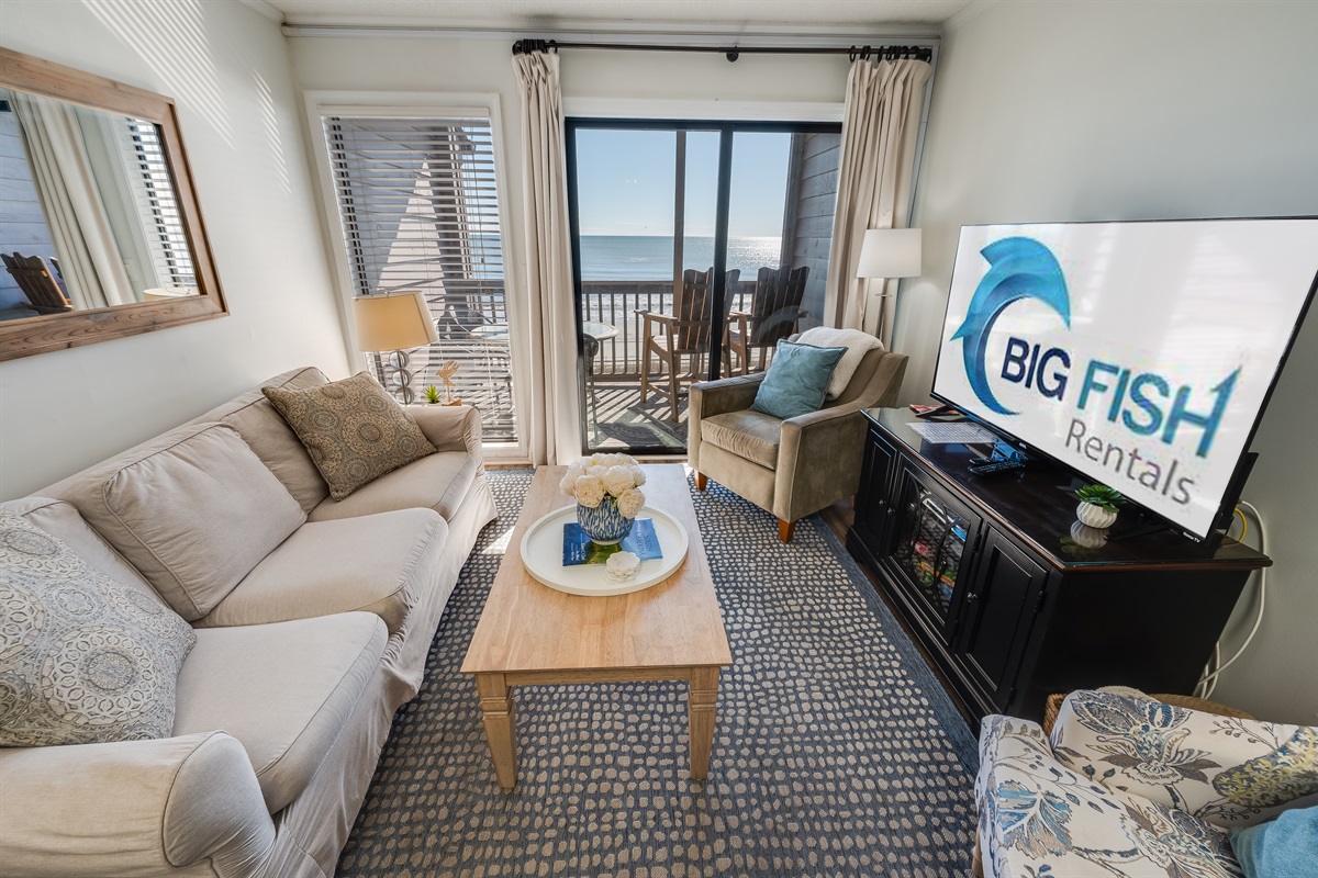 Living Room with Stunning Views🌊☀️