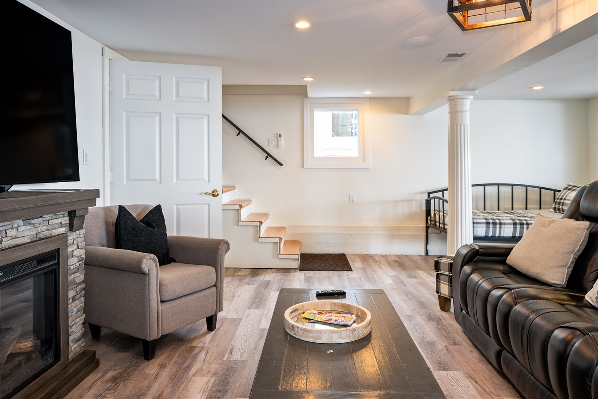 Kick back in this inviting living room with leather recliners, a stone fireplace, and big-screen TV 🔥🎬🛋️