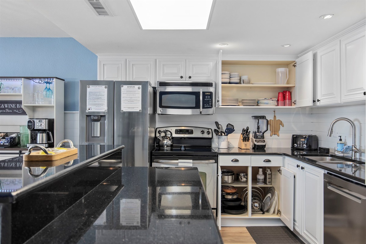 Fully stocked kitchen!