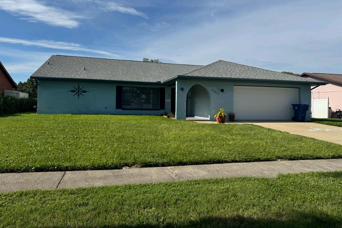 3 bedroom pool home in New Port Richey!