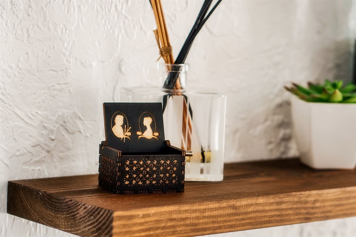 A nod to the cabin's namesake