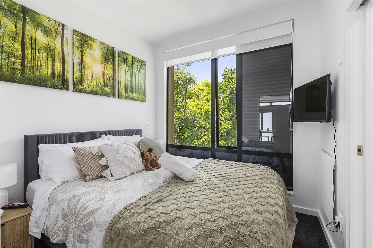 Bedroom 2 - Cute Bedroom looking through the Trees