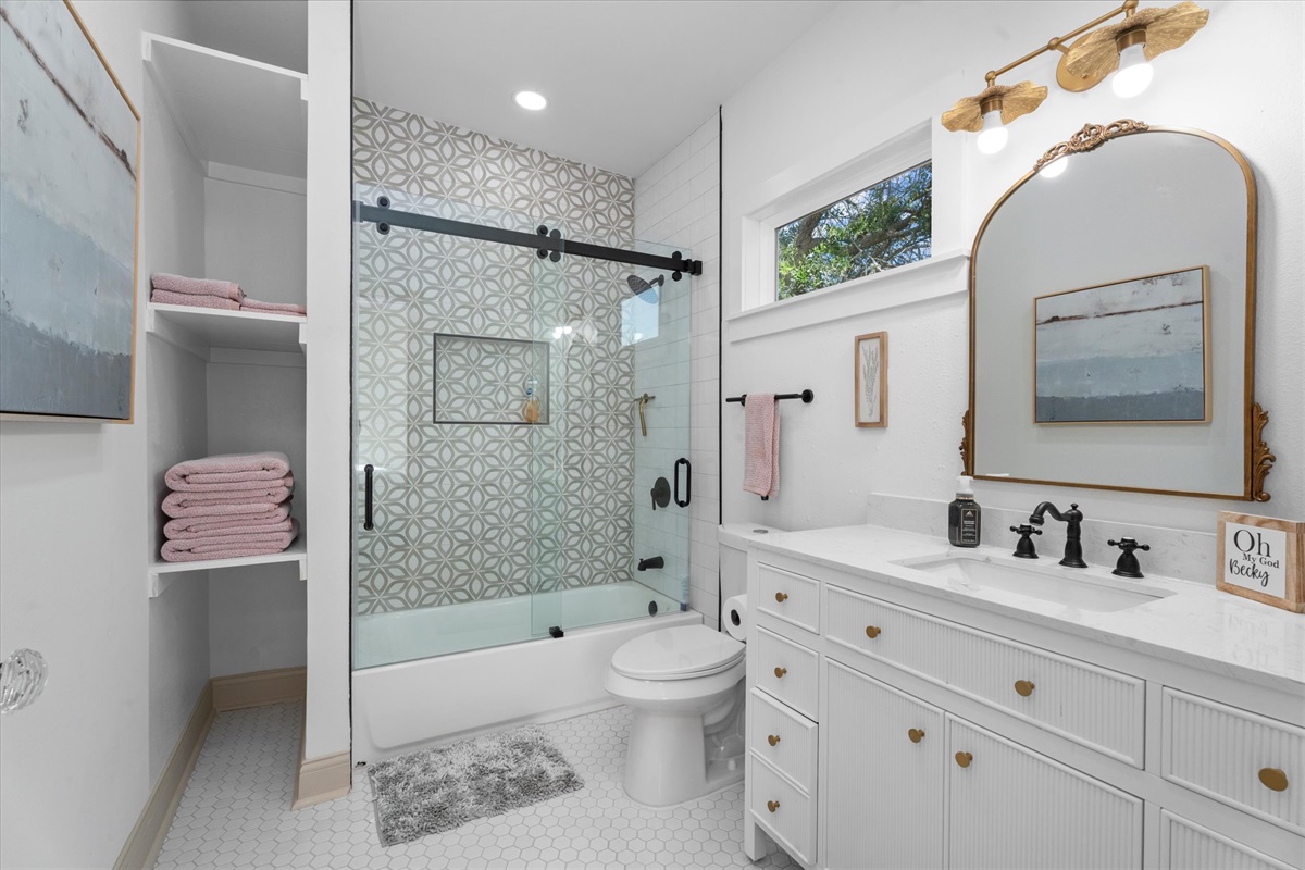 fc4d733e17e5434f88a6d4cb646c5d41 Large | Beachhouse | Texas | TX | Vacation Homes | Galveston | Crystal Beach | Kokomo | Breezy Days | Beachfront Elegance | Sunrise Serenity | Southern Sands Property Management, LLC