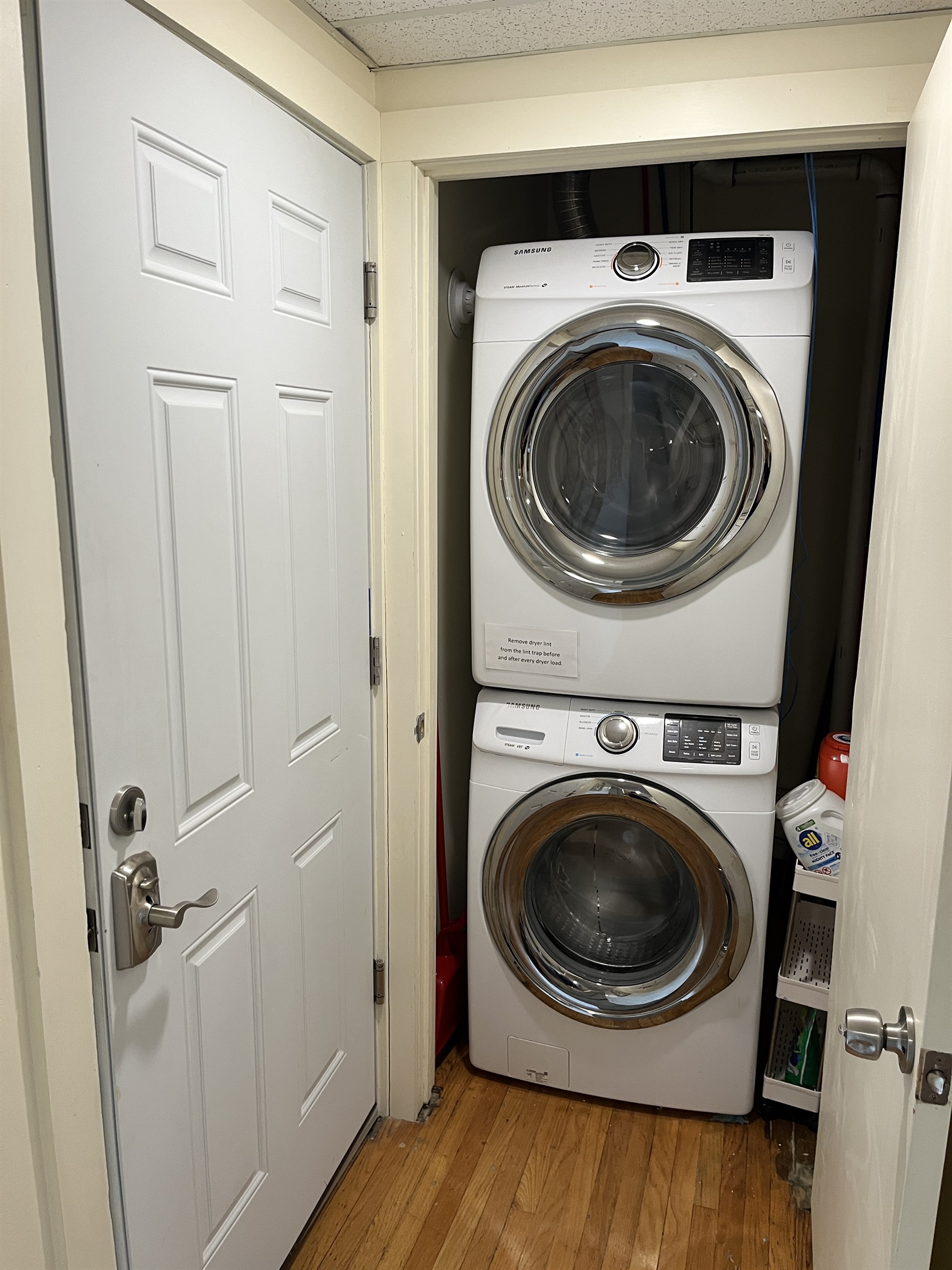 Washer/dryer in the apartment
