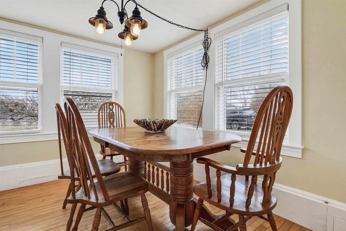 Dining area - seats 4 