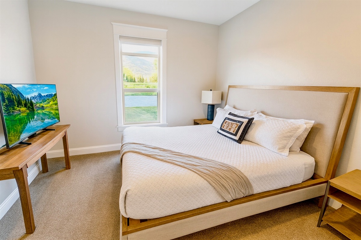 Guest Suite 2 - King Bed