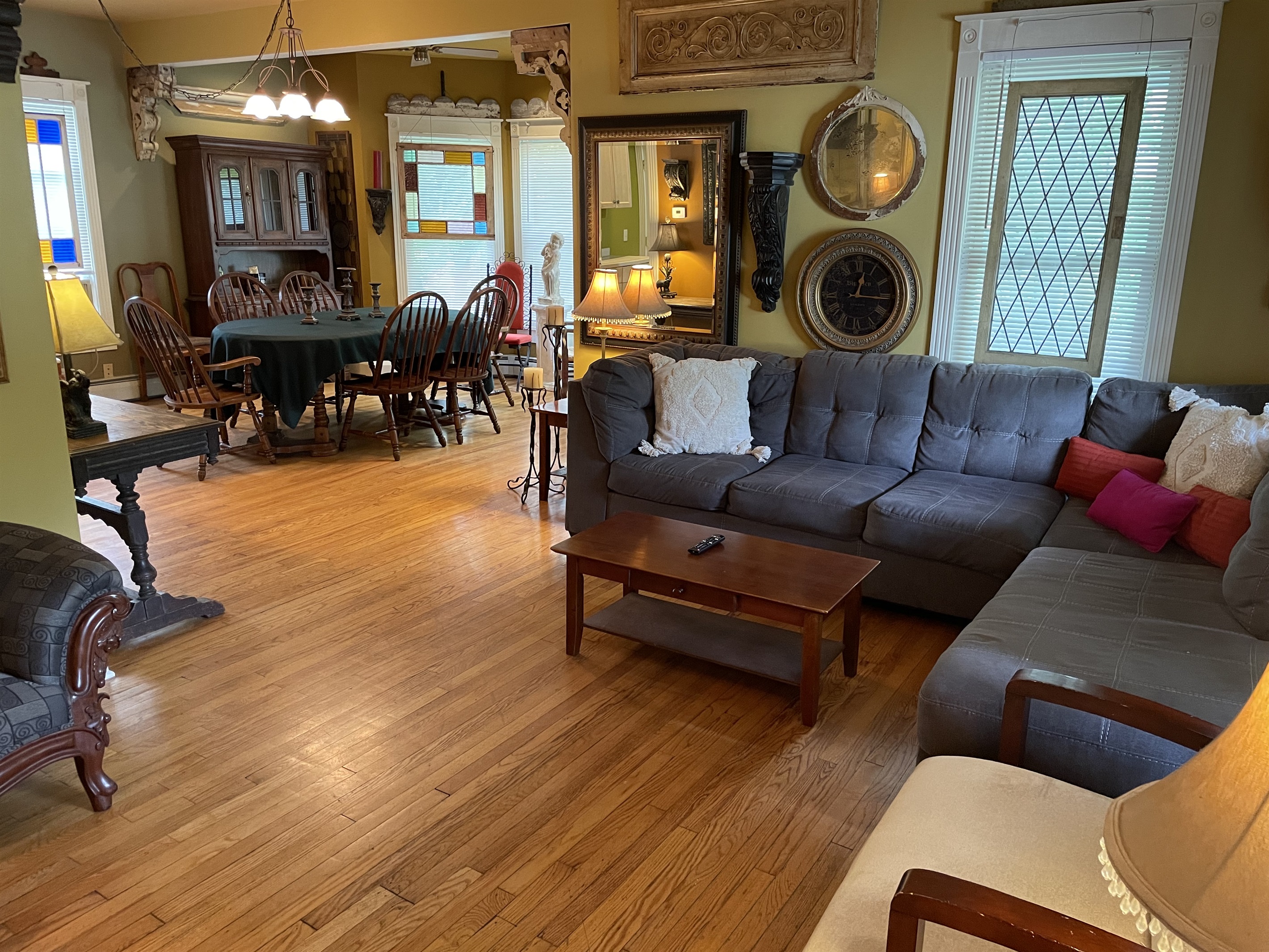 A Bonnie Place living & dining