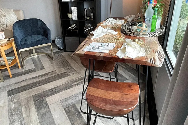 Dining area with seating for 4