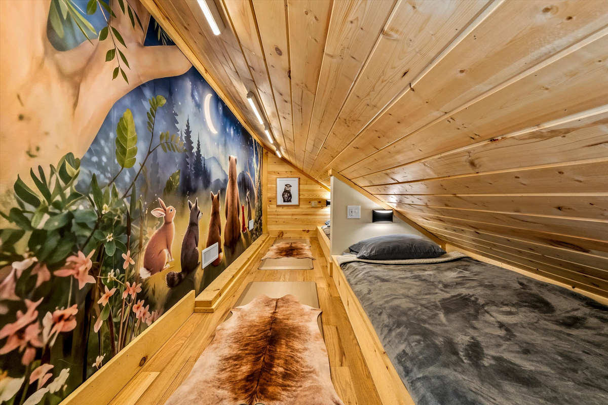 The Penthouse: Two Custom built-in twin beds with individual reading lights, white noise machine and cozy bedding.