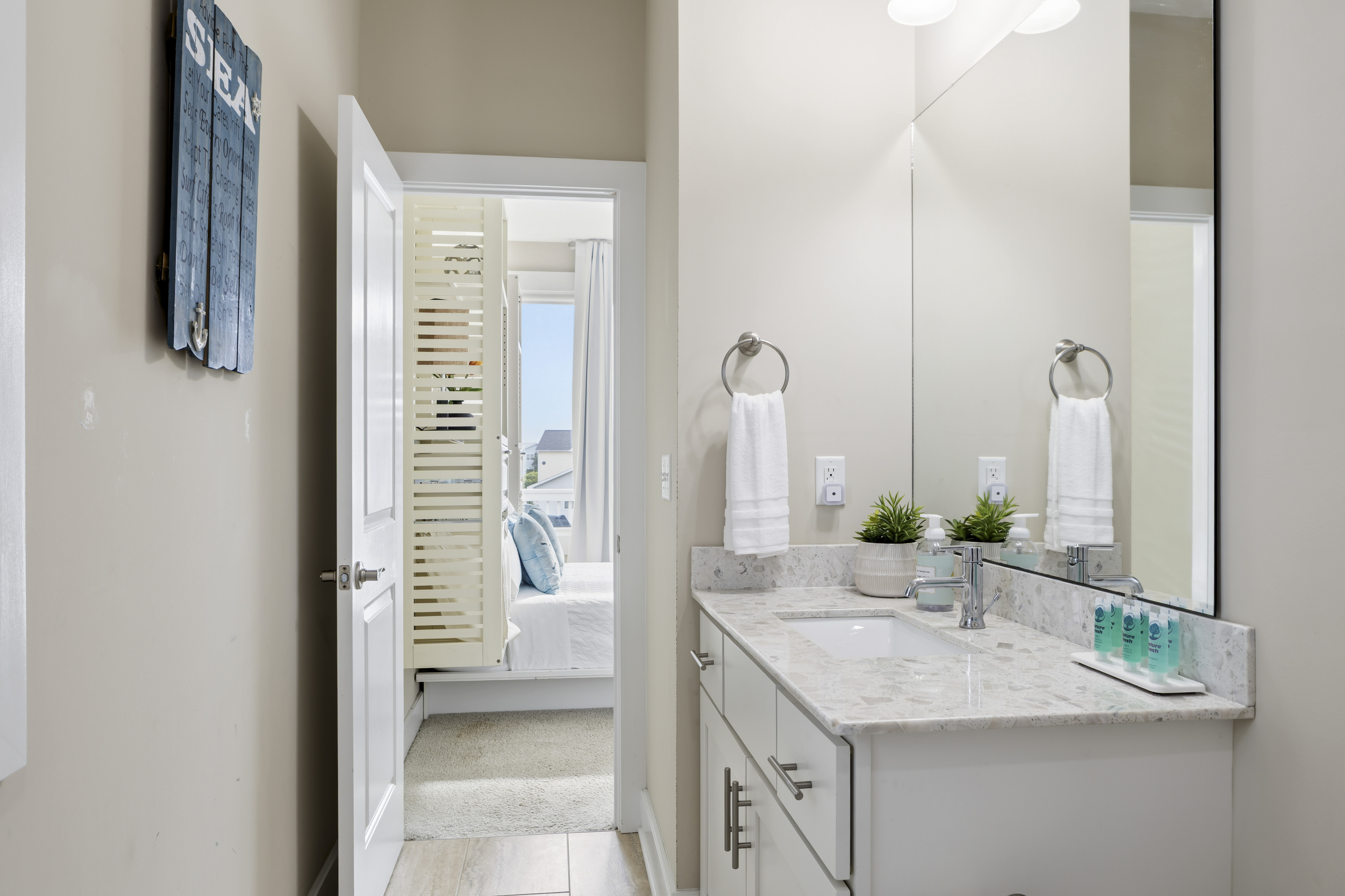 Bath linens provided