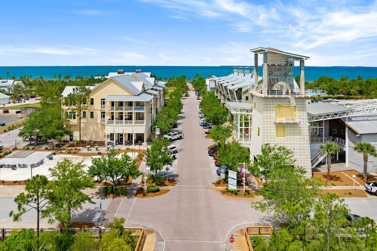 Community Town Center with dining, beach access, community pool, live entertainment, cafe, and candy shop | 6 min walk from home
