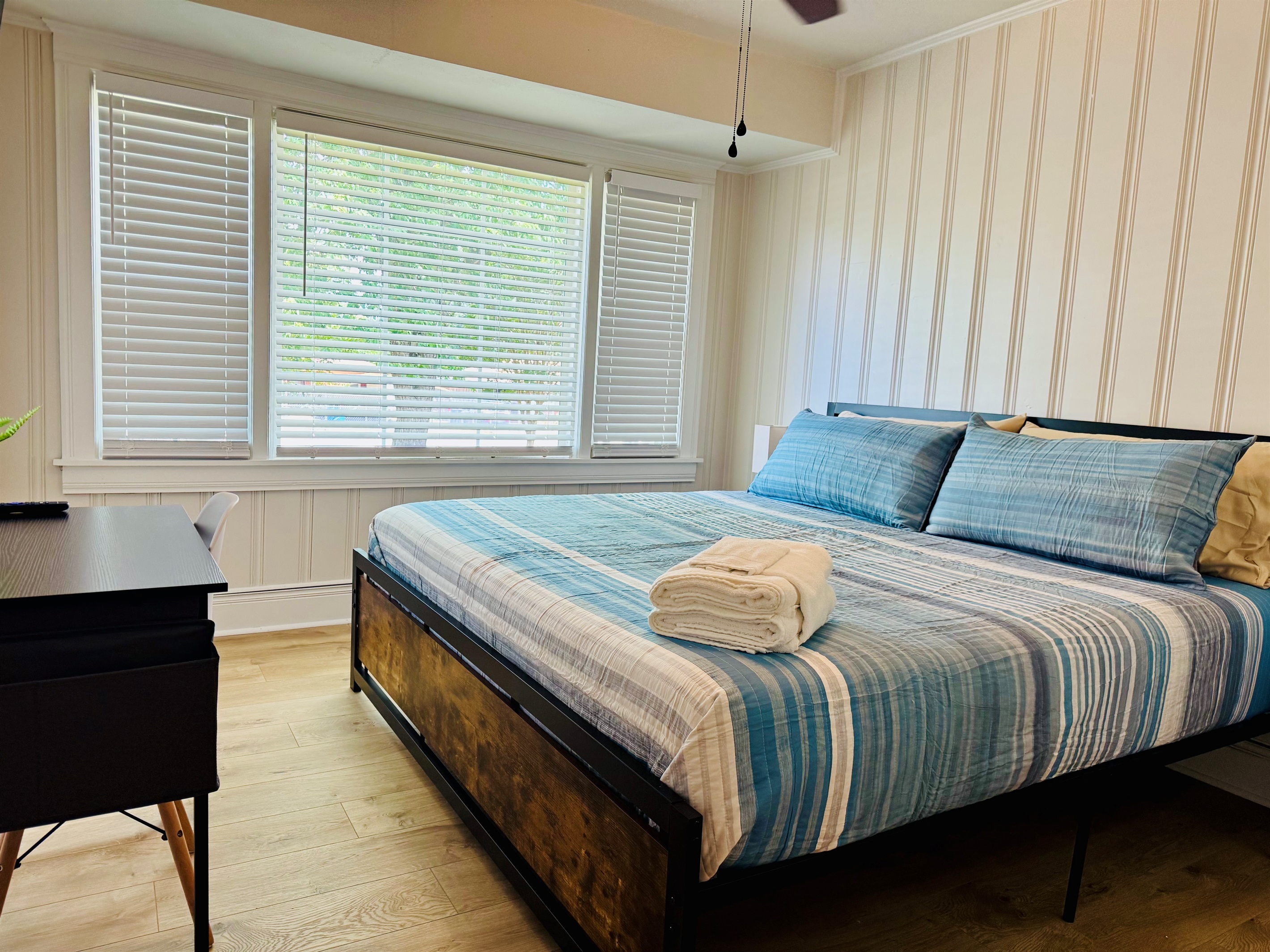 KING Bedroom with Smart TV, Nectar Mattress and desk area