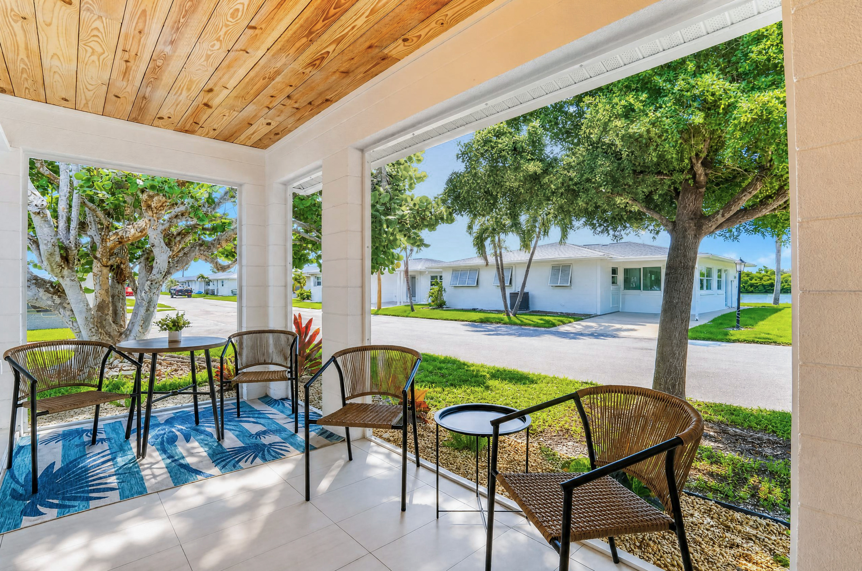 Relax on the screened lanai and enjoy the tropical surroundings and peek-a-boo view of beautiful Lemon Bay.
