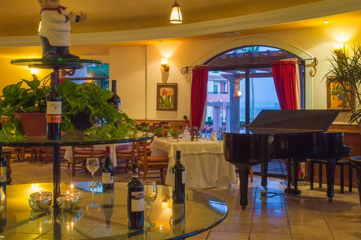 Dining at Playa Grande, Vacation Travel Exclusives